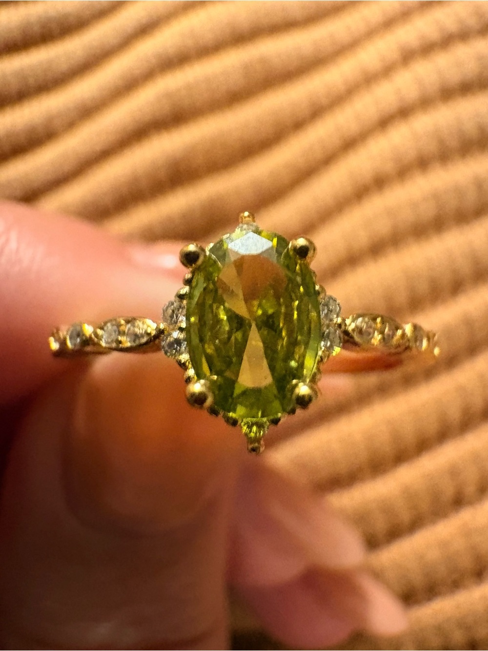 Sterling silver gold-plated ring with Peridot gem and accents - Green